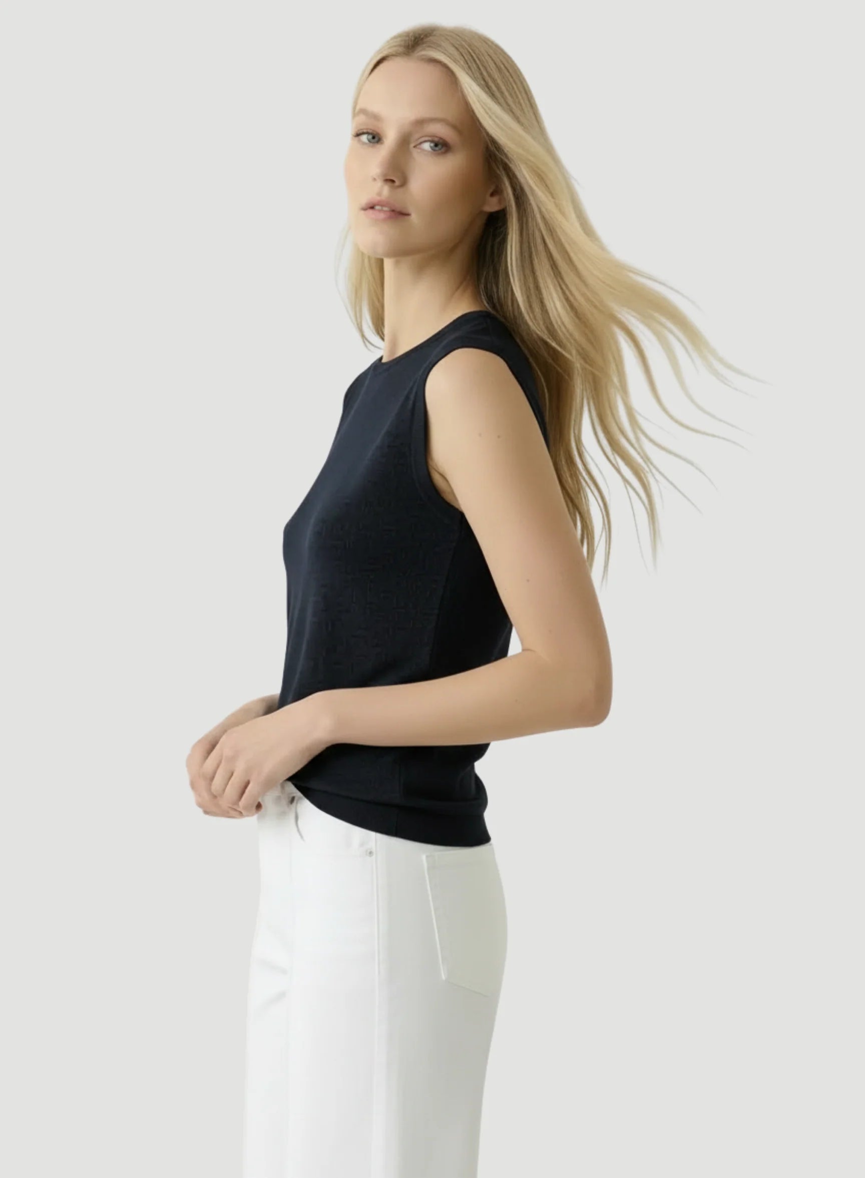 100% Machine Washable Cashmere Sleeveless Crewneck T-Shirt