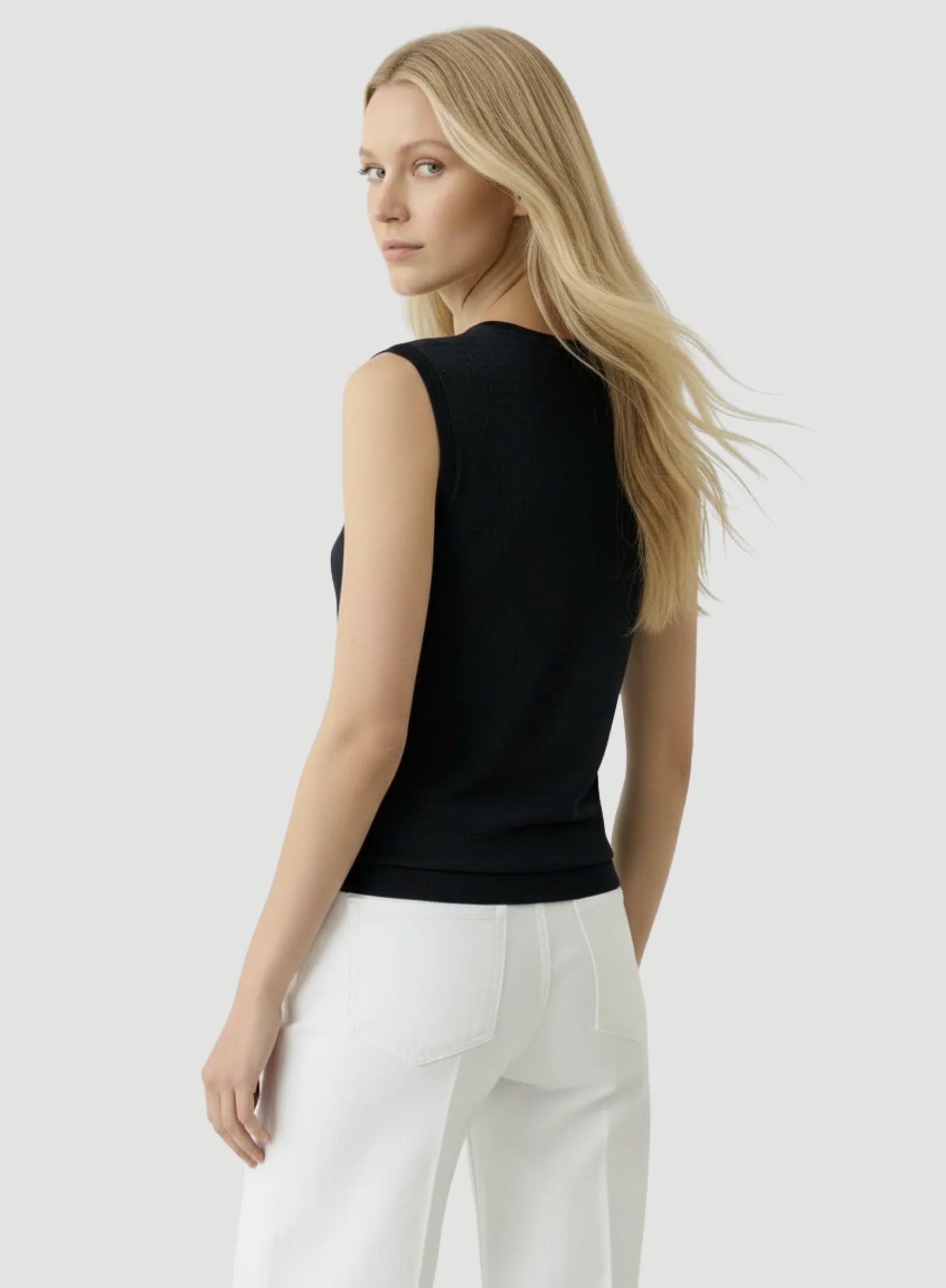 100% Machine Washable Cashmere Sleeveless Crewneck T-Shirt