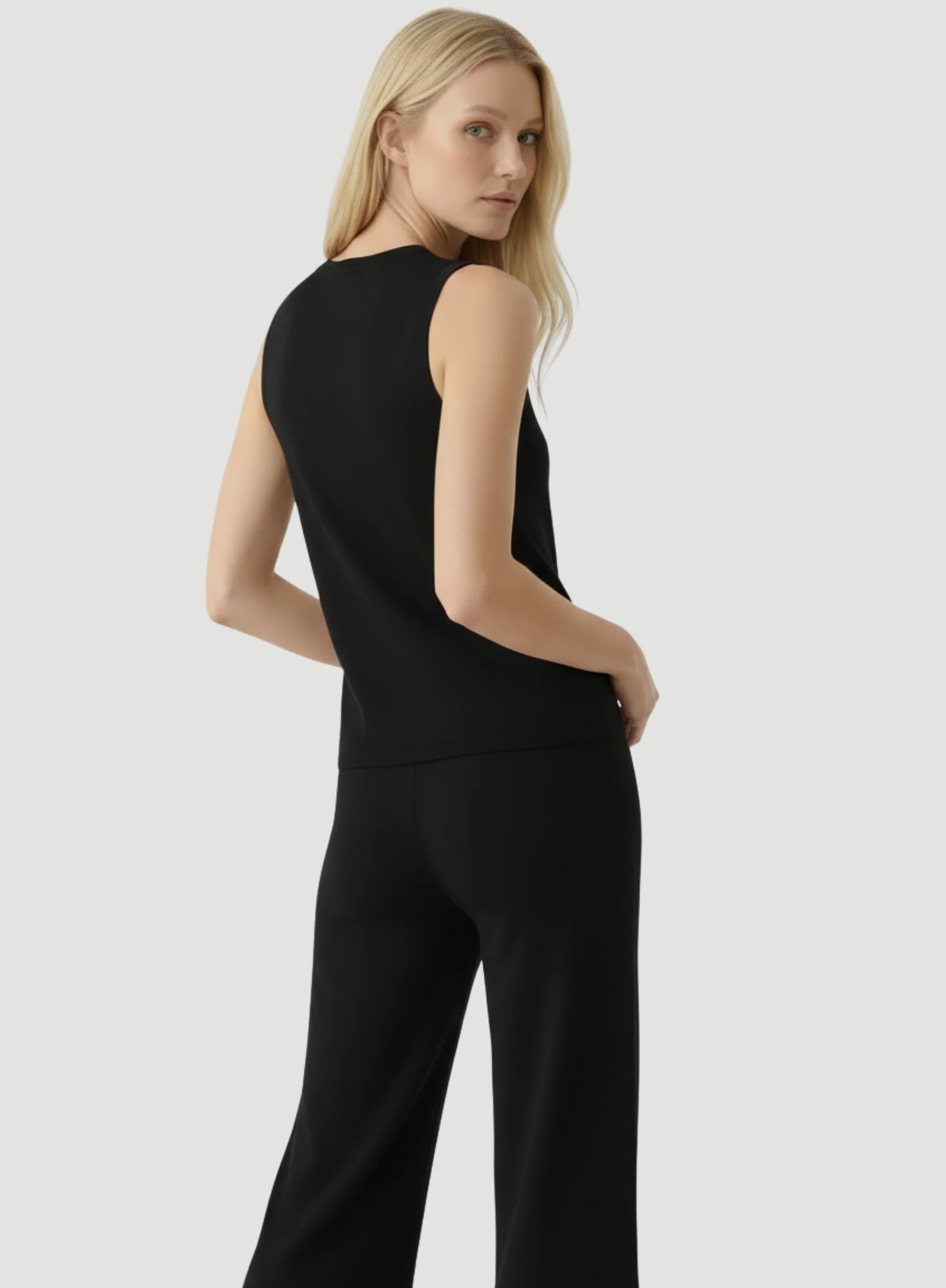 100% Machine Washable Cashmere Sleeveless Crewneck T-Shirt