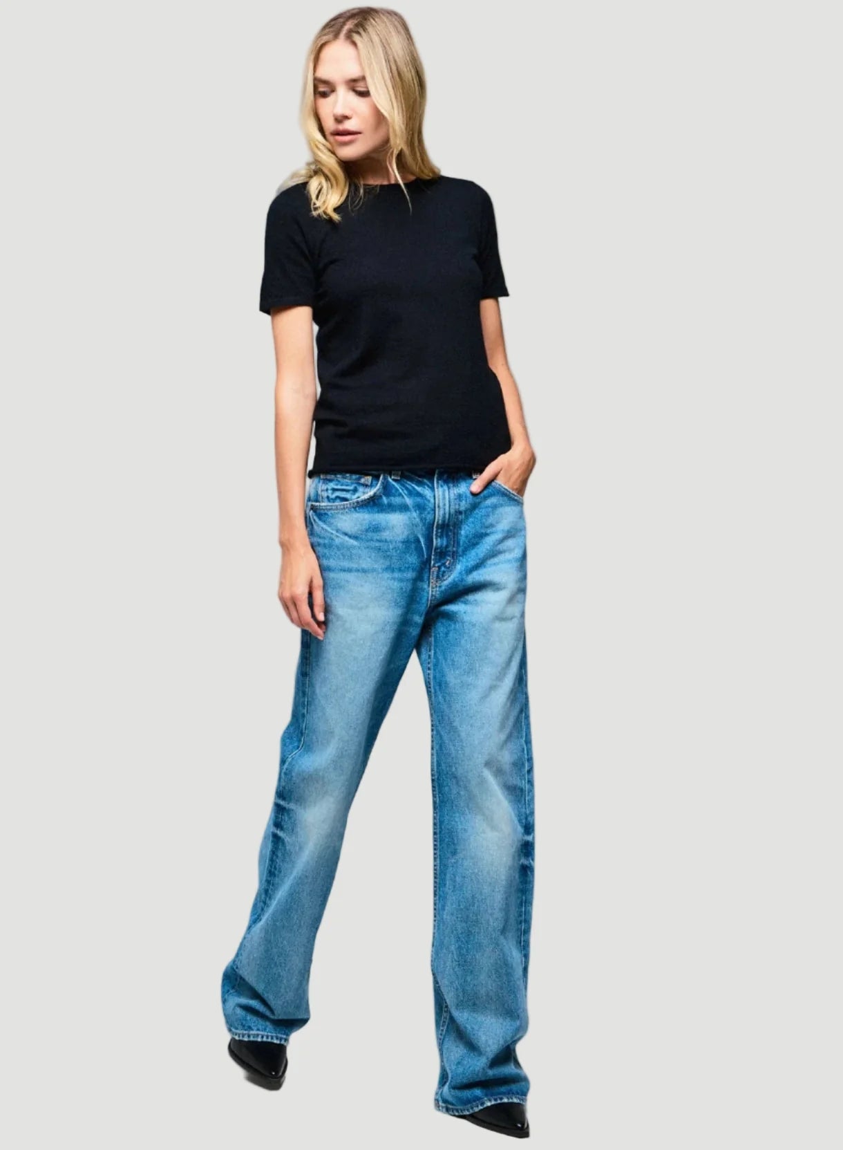 100% Machine Washable Cashmere Short Sleeve Crewneck T-Shirt