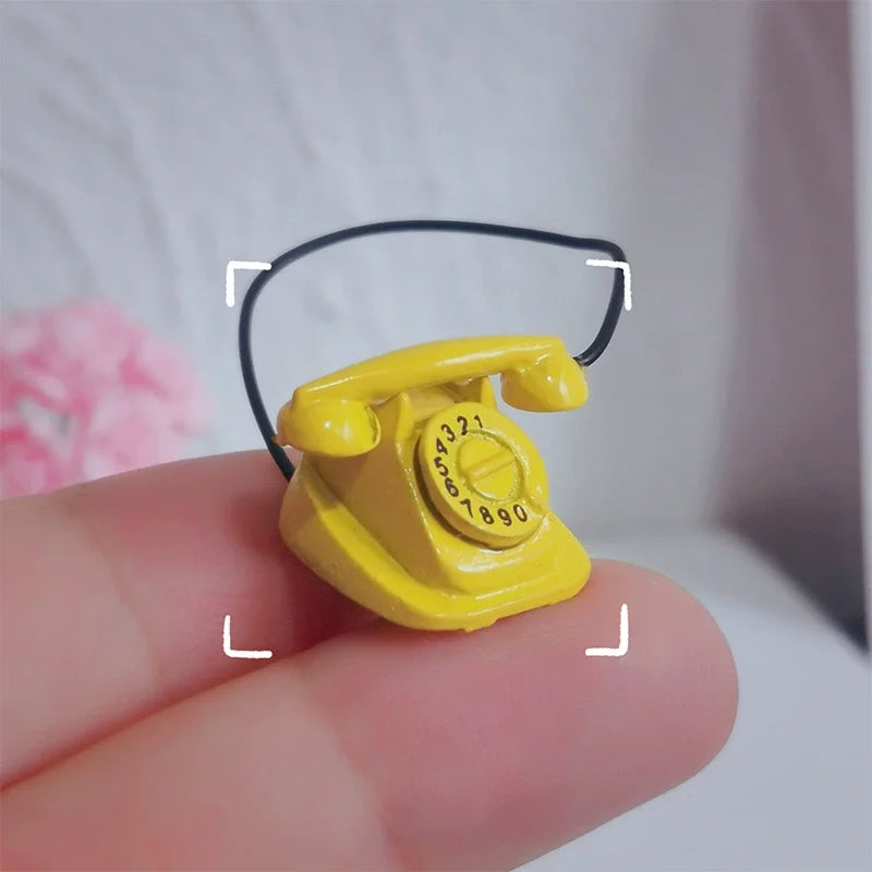 1:12 Home Decor Figurines Alloy Vintage Rotary Telephone Mini Retro Phone Model Miniature Phone Dollhouse Baby House Accessories